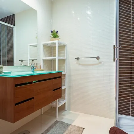 Apartment Privilege Les Mouettes With Rooftop Pool, Village Marina - Olhao