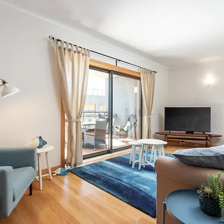Apartment Privilege Les Mouettes With Rooftop Pool, Village Marina -