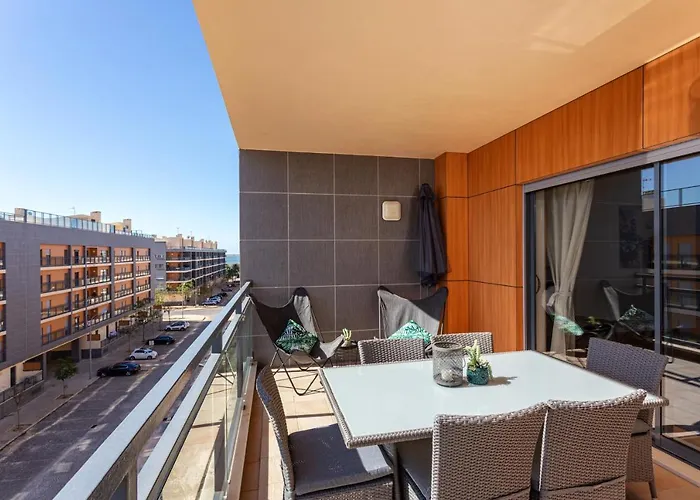 Privilege Les Mouettes With Rooftop Pool, Village Marina - Olhão